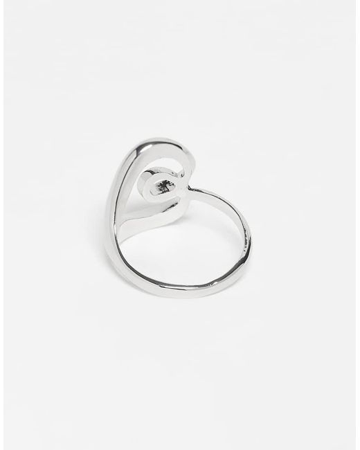 Anillo Con Forma De Corazón Grande De Asos Design Curve ASOS de color White