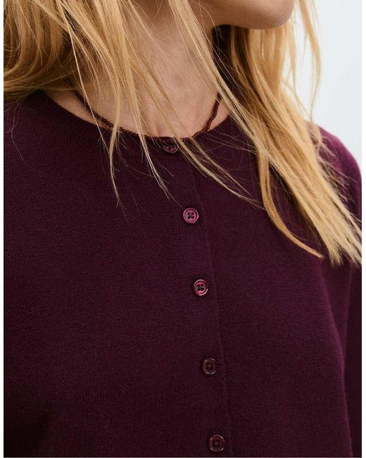 Stradivarius Zacht Gebreid Vest Met Knopen in het Purple