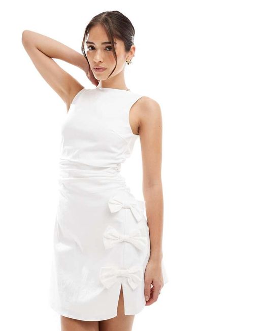 Vestito Da Sposa Corto Svasato Con Scollo A Barchetta E Fiocco Sul Lato di TFNC London in White