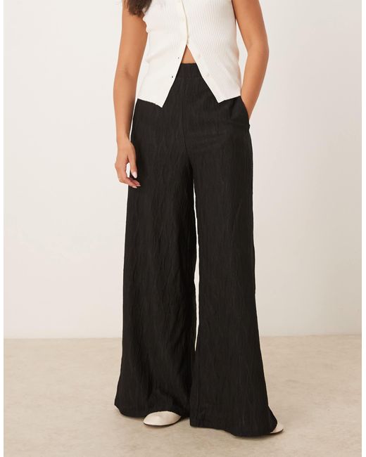 Pantalon texturé à coupe ample Vila en coloris Black