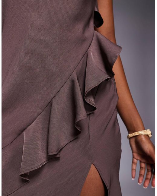 ASOS Purple – gerafftes träger-maxikleid aus satin