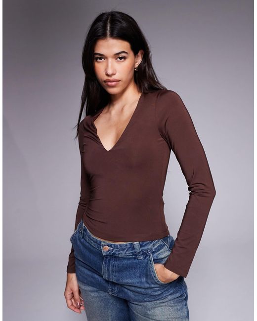 Top à manches longues en tissu double épaisseur avec décolleté plongeant en v - chocolat ASOS en coloris Purple