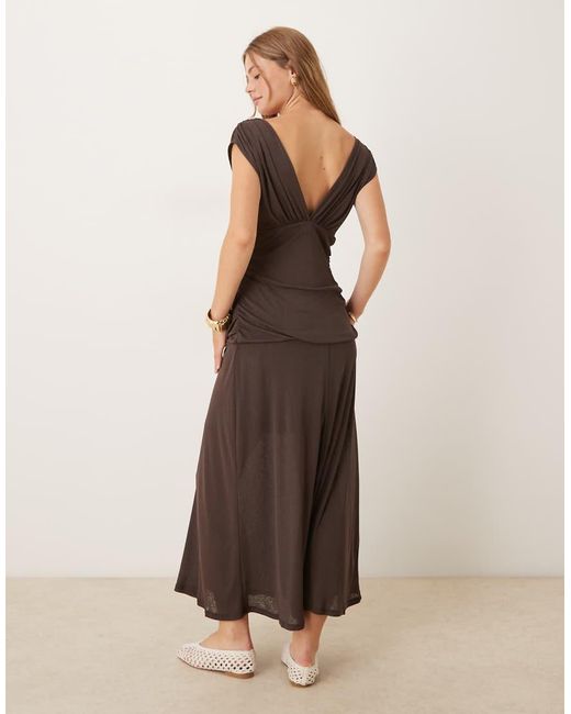ASOS Mouwloze Maxi-Jurk Van Getextureerd Mesh Met Diepe V-Hals En Gerimpelde Taille in het Brown
