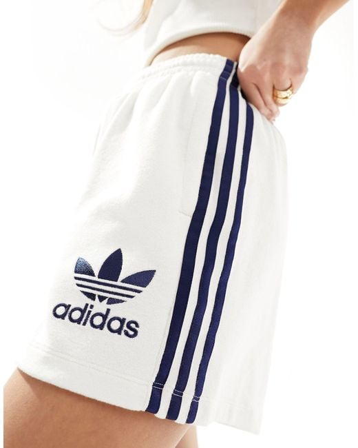 Short en tissu éponge - et bleu marine Adidas Originals en coloris White