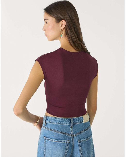 Stradivarius Red – figurbetontes basic-t-shirt