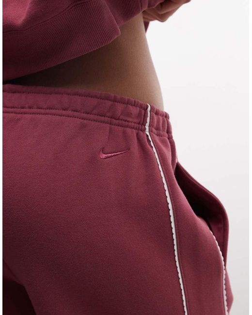 Studio di Nike in Red