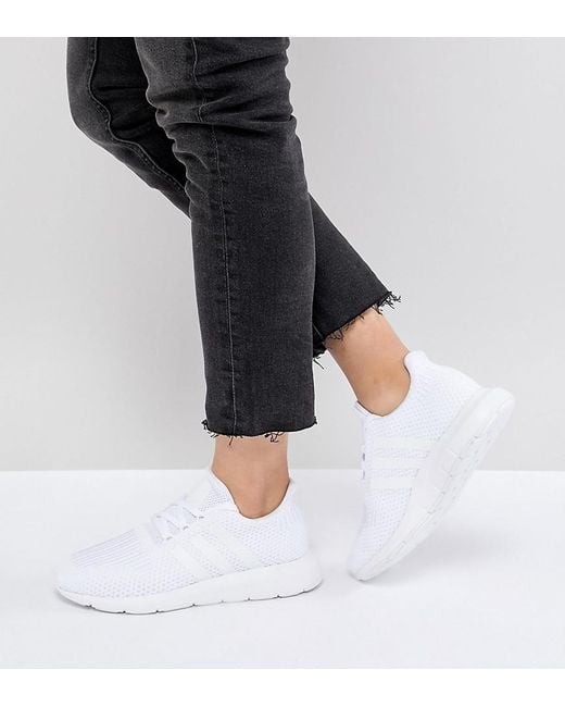 adidas Originals Swift Run Sneakers In Triple White | Lyst