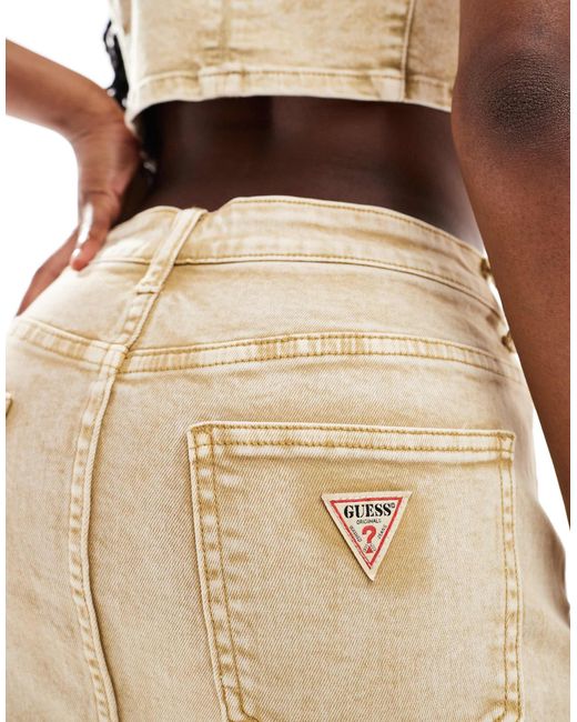 Mini-jupe d'ensemble en jean effet usé - beige surteint Guess en coloris White
