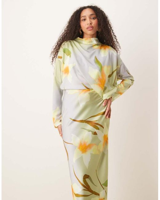 Vestito Lungo Accollato Taglio Sbieco di ASOS in Natural