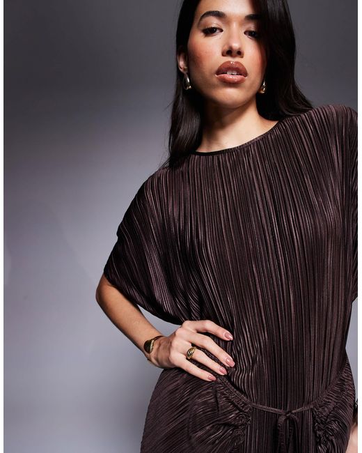 Robe portefeuille longue et plissée avec manches courtes et lien noué sur le côté - chocolat ASOS en coloris Blue