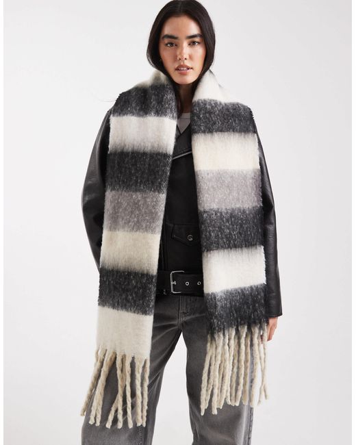 Threadbare Gray – deckenschal mit streifen