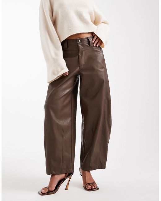 Petite - pantalon large en imitation cuir à surpiqûres - marron ASOS en coloris Brown