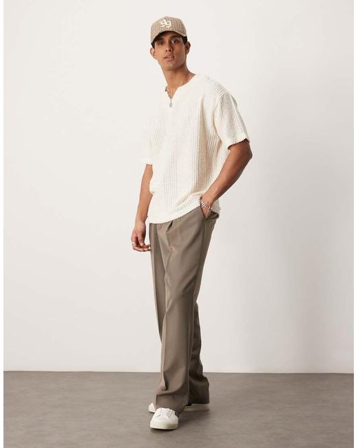 Camiseta Extragrande Con Cuello De Pico De Tejido Texturizado De -Neutro ASOS de hombre de color White