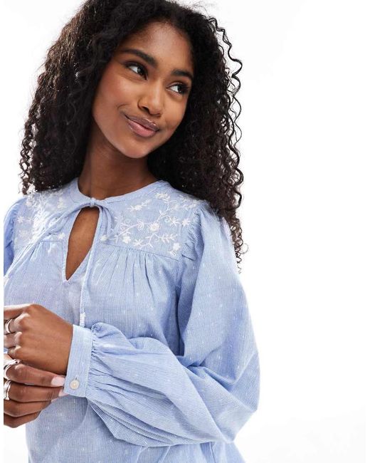 Blusa Con Ricami E Allacciatura Sul Davanti di Vero Moda in Blue