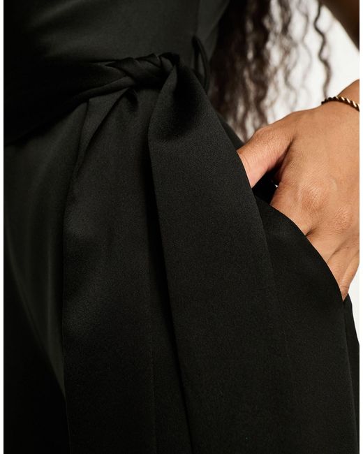 Petite - tuta jumpsuit nera di Closet in White