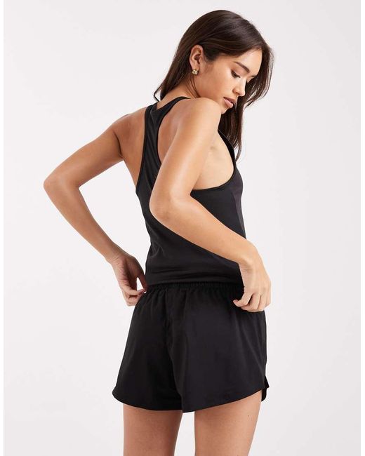 Essential di PUMA in Black