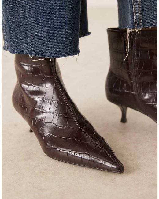 Botines De Tacón Bajo Con Puntera Fina De Mango de color Blue