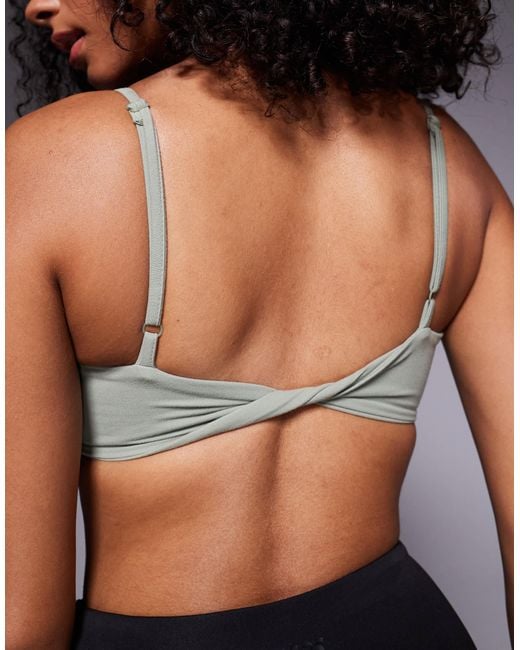 4505 Green Yoga Twist Back Light Support Sports Bra