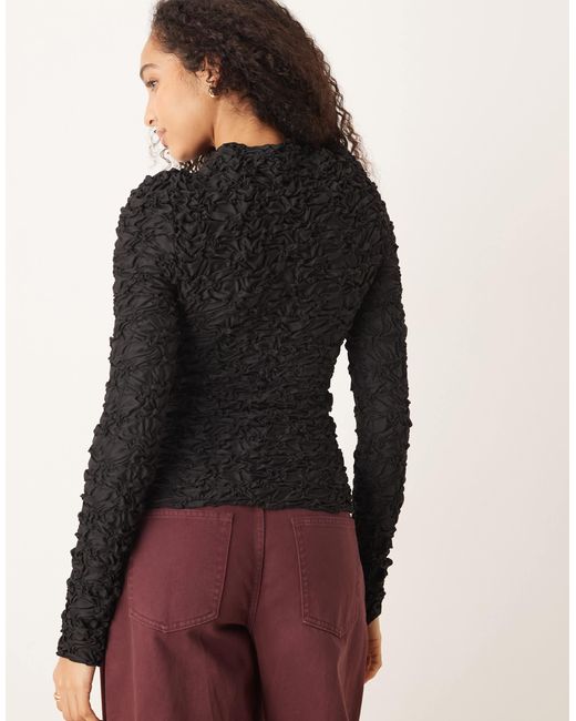 Top texturé à manches longues Y.A.S en coloris Black