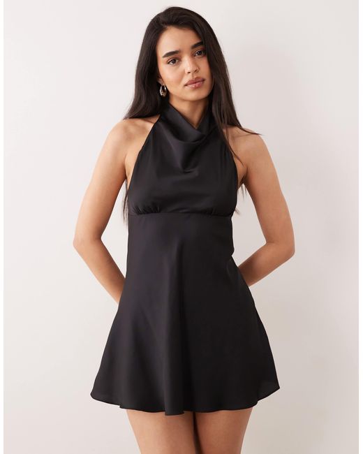 Robe courte dos nu satinée ONLY en coloris Natural