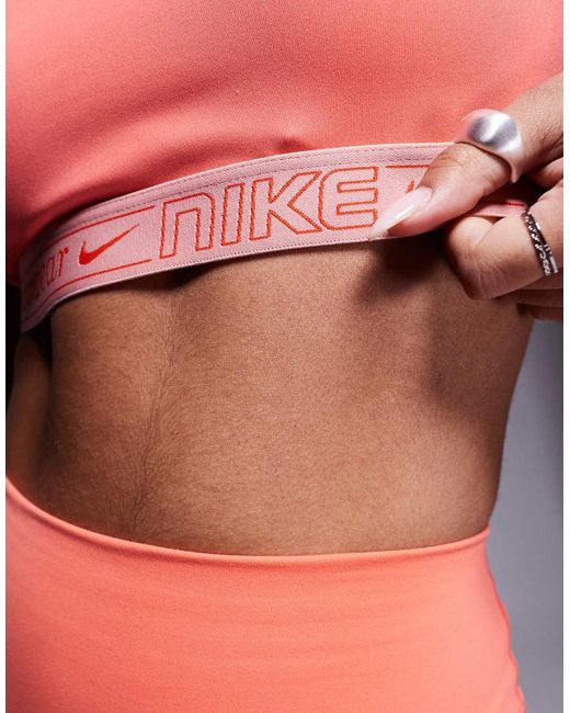 Sujetador Deportivo Color Coral De Sujeción Baja Dri-Fit Gym Life Swoosh Indy De Nike de color Red