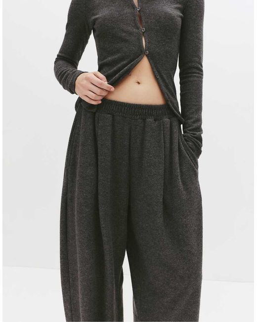 T-Shirt Grigia Con Bottoni Sul Davanti di Pull&Bear in Gray