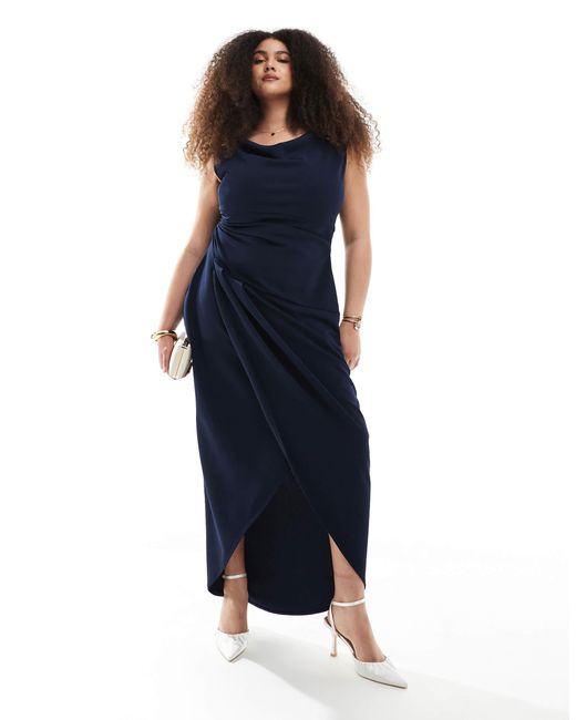 L'invitée - robe longue à encolure bateau et détail froncé Tfnc Plus en coloris Blue