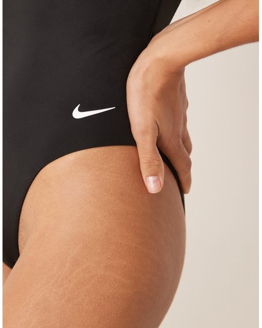 Nike - sneakerkini 2.0 - maillot 1 pièce avec bretelles croisées dans le dos Nike en coloris Black