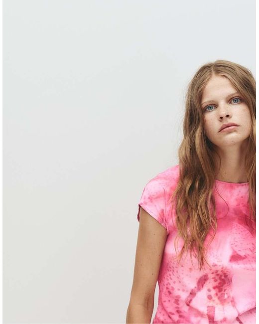 T-Shirt Con Stampa A Fiori di Pull&Bear in Pink