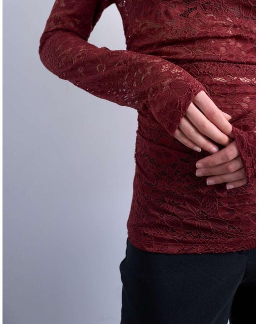 Top en dentelle à encolure bateau avec fronces sur les côtés - foncé TOPSHOP en coloris Red