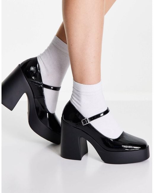 Chaussures babies à talon sale