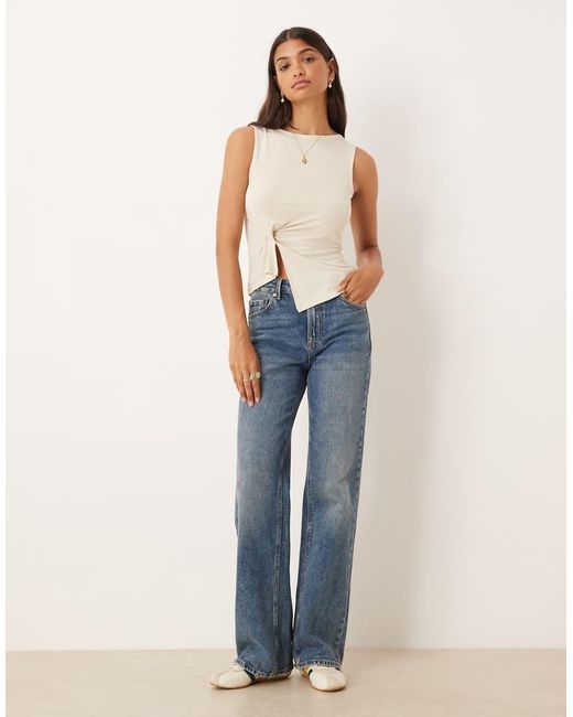 Top Senza Maniche Stretto di ASOS in Natural