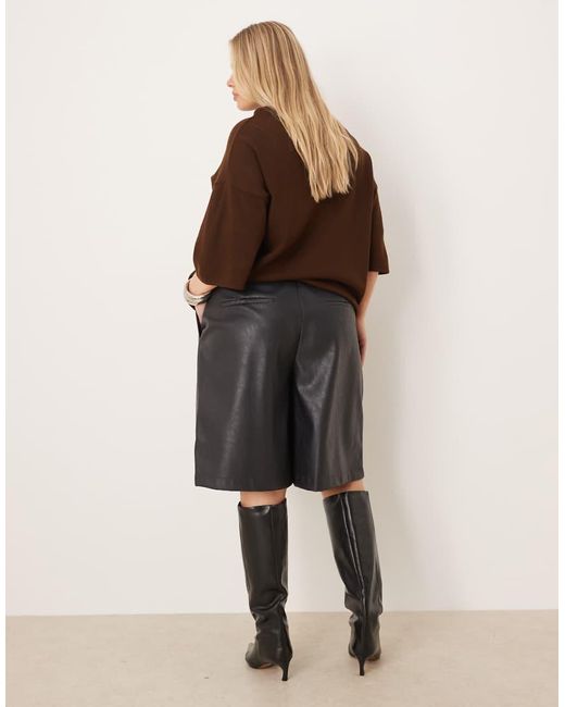 Pantalones Cortos De Corte Alargado Cuero Sintético De Asos Design Curve ASOS de color Brown