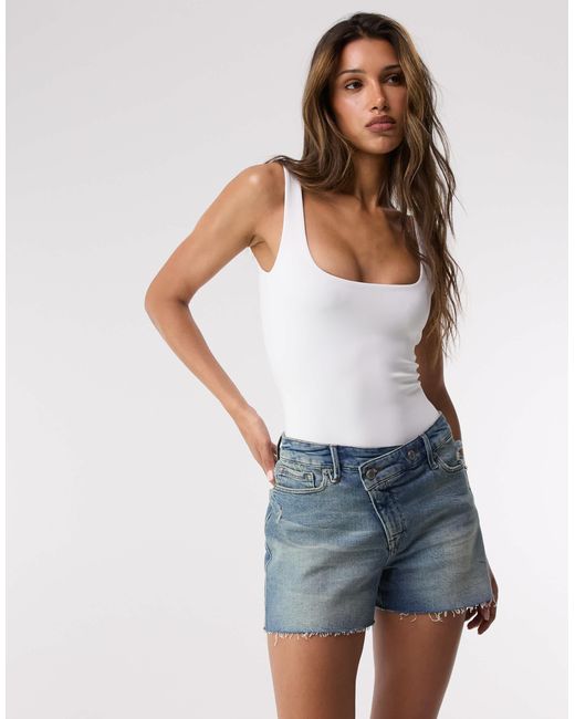 GOOD AMERICAN Gray – good girlfriend – shorts mit waschung