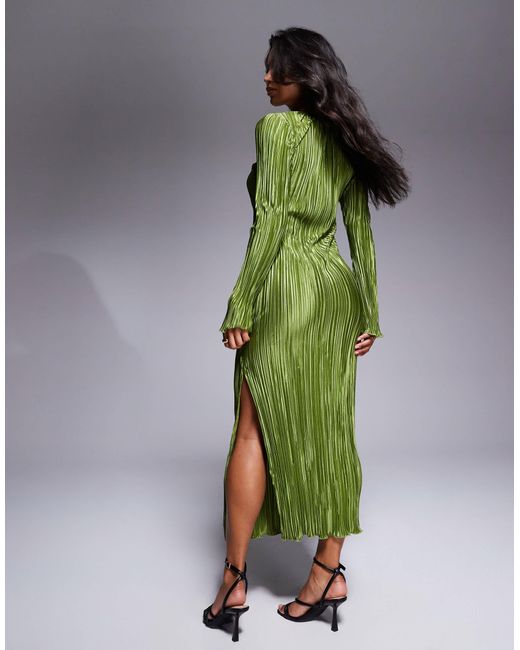 In The Style Green – exklusives, plissiertes maxikleid