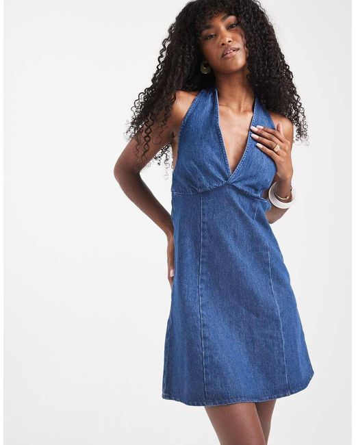 Vestito Corto Di Jeans Allacciato Al Collo Medio di ASOS in Blue