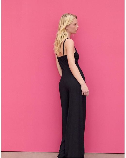 Tuta Jumpsuit Morbida Nera Con Spalline Sottili di Stradivarius in Pink