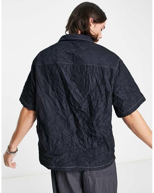 Camisa Negra De Corte Skater Con Pespuntes En Contraste Y Acabado Rugoso De Satén De Collusion de hombre de color Blue