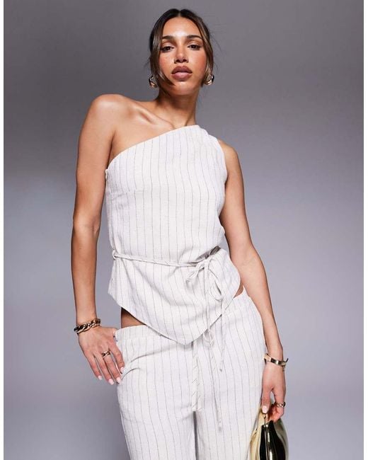 Top Beis Asimétrico Con Raya Diplomática, Bajo De Pico Y Lazada En La Cintura De Tejido Efecto Lino De (Parte De Un Conjunto) Kaiia de color Multicolor