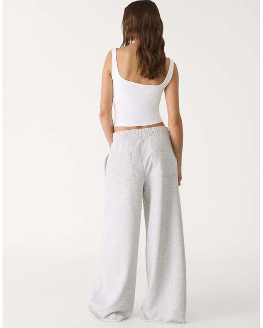 Stradivarius Broek Met Wijde Pijpen in het White