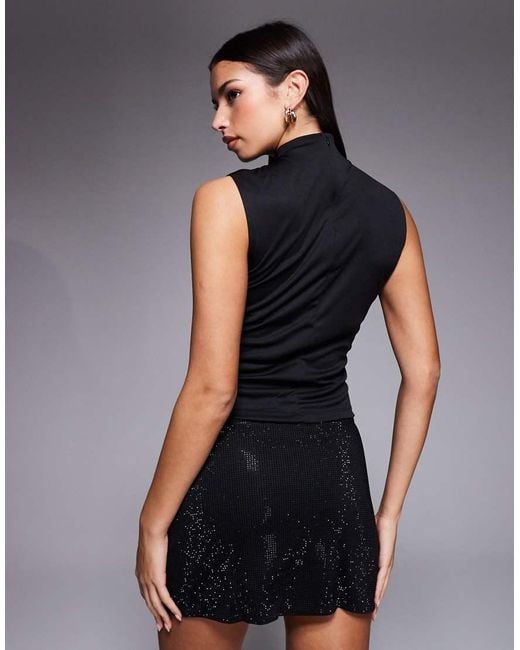 Top Senza Maniche Accollato Con Decorazioni di Mango in Black