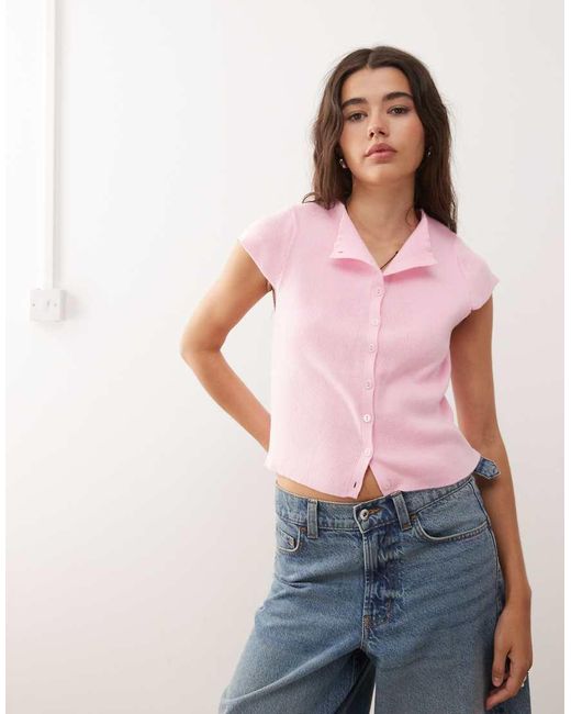 Top Rosa Chicle Abotonado De Canalé De Collusion de color Pink
