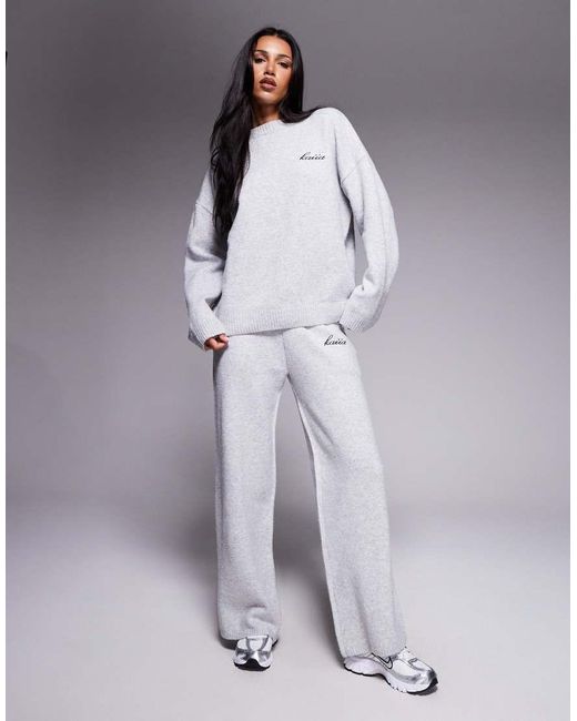 Maglione Girocollo Con Spalle Scese E Logo Ricamato Chiaro di Kaiia in Purple