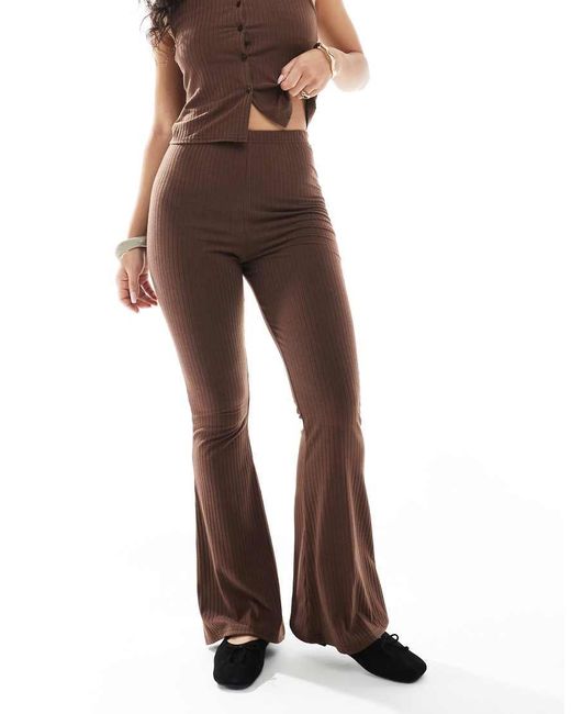 Miss Selfridge Geribbelde Flare Broek in het Brown