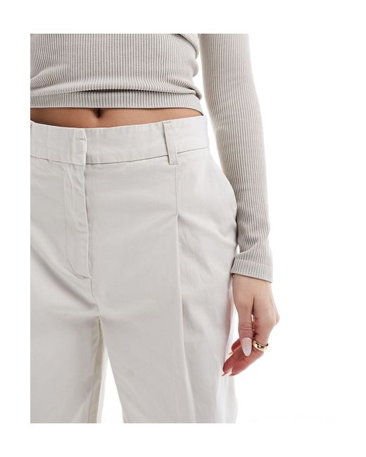 Pantalon ample à taille haute et détail plissé - taupe ONLY en coloris White