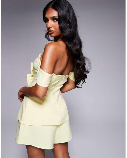 ASOS Elegante Top Met Linnenlook, Blote Schouders En Strikdetail in het Yellow