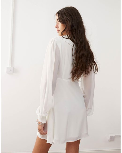 Reclaimed (vintage) White – langärmliges minikleid mit kragen