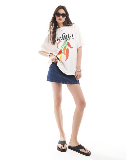 Camiseta Con Estampado Gráfico De Guindilla Y Texto "Sicillia" De ASOS de color White