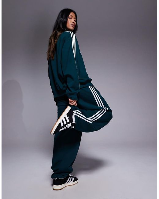 Adidas Originals Joggingbroek Met Grafische Print Aan De Voorkant in het Blue