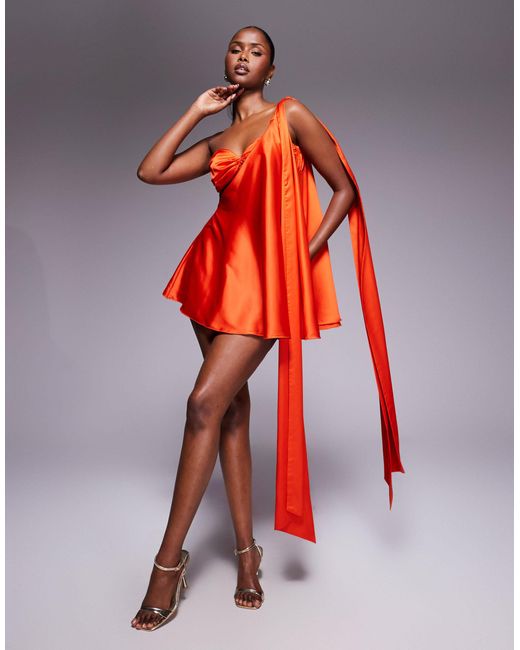 Anthia - robe courte en satin asymétrique The Dolls House en coloris Red